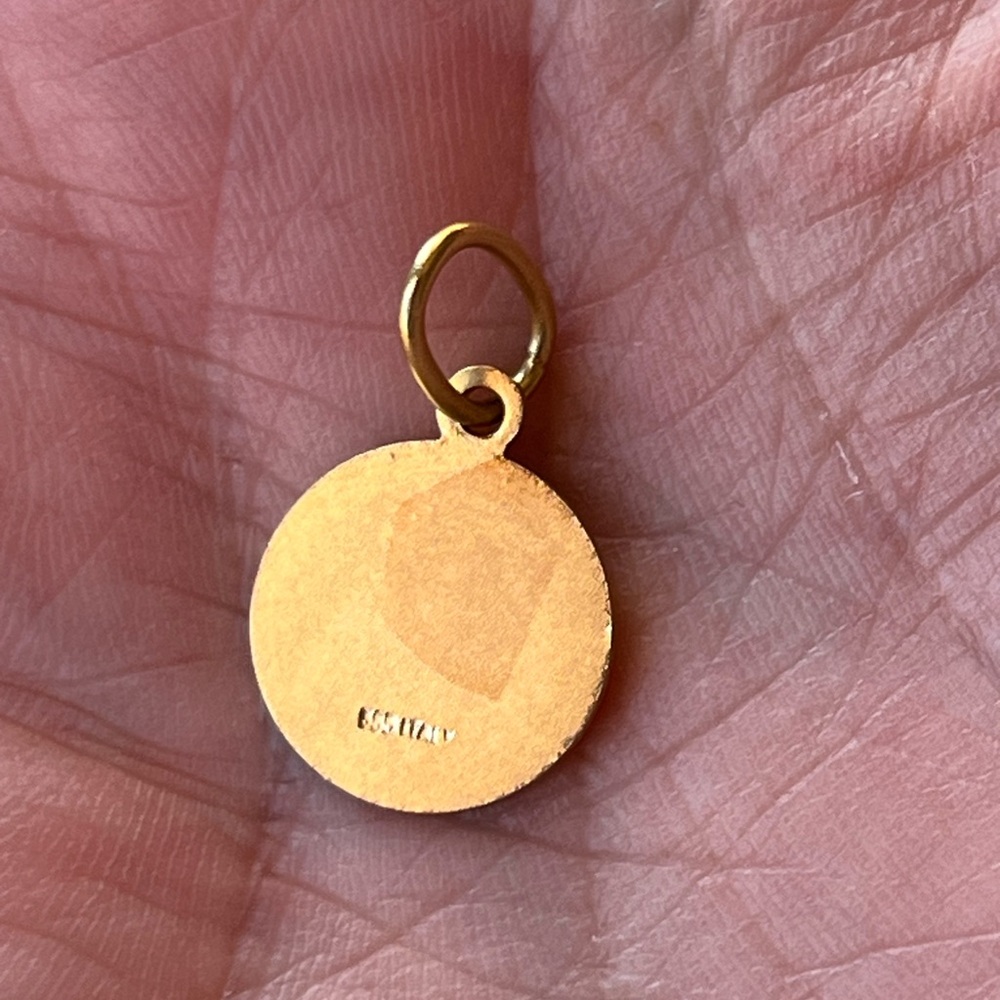 14k yellow gold Virgin Mary pendant - Picture 3 of 4